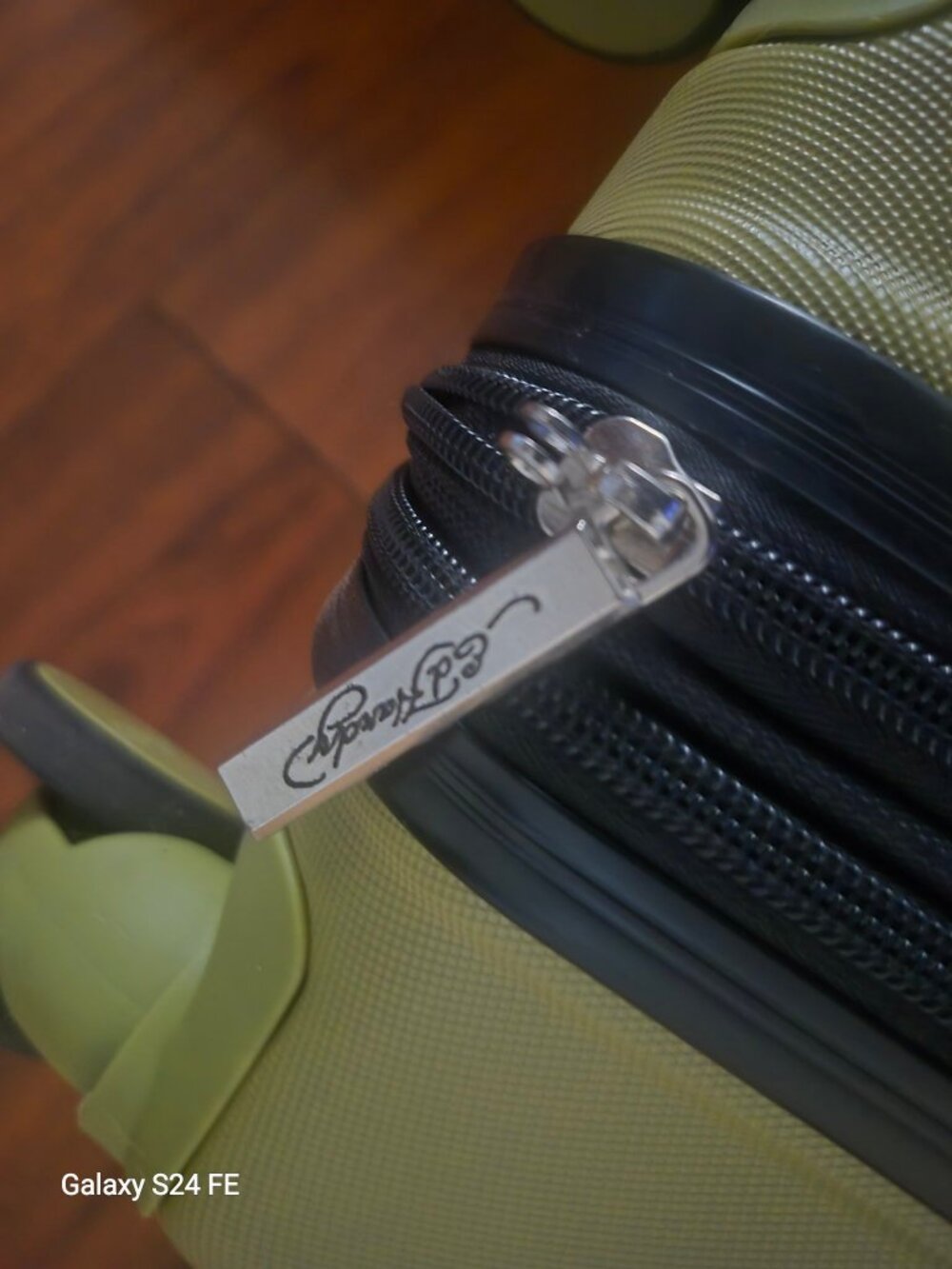 Ed Hardy Hard-Shell Rolling Suitcase - Picture 6 of 6